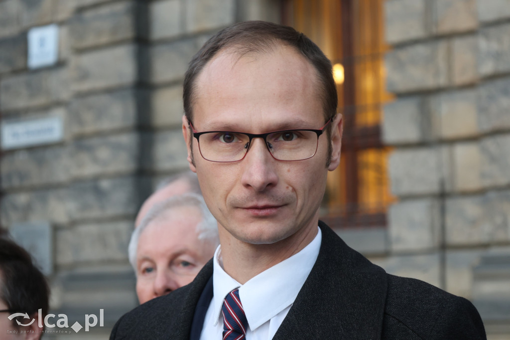 Burza po zdjęciu krzyża z sali obrad w Legnicy