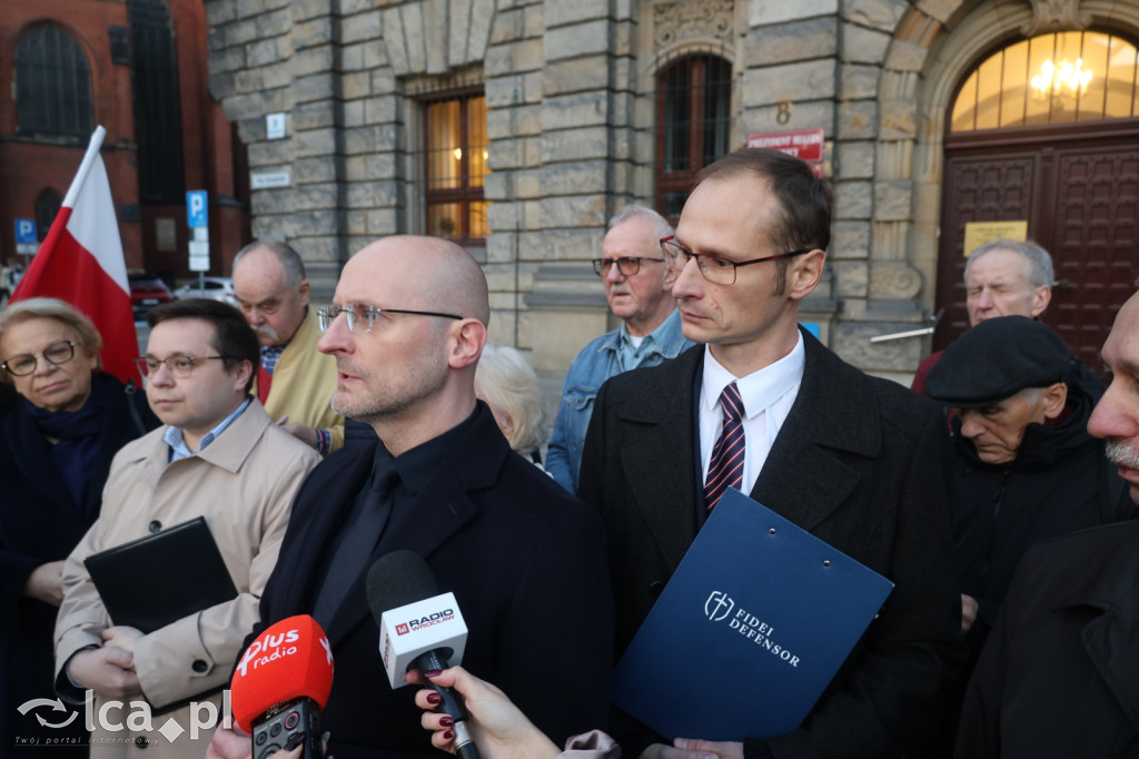 Burza po zdjęciu krzyża z sali obrad w Legnicy