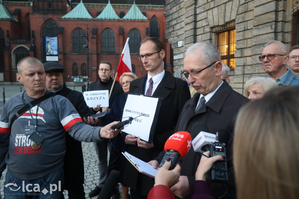 Burza po zdjęciu krzyża z sali obrad w Legnicy