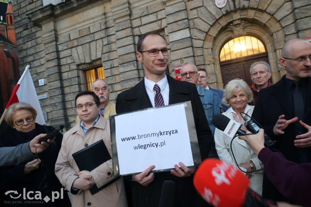 Burza po zdjęciu krzyża z sali obrad w Legnicy