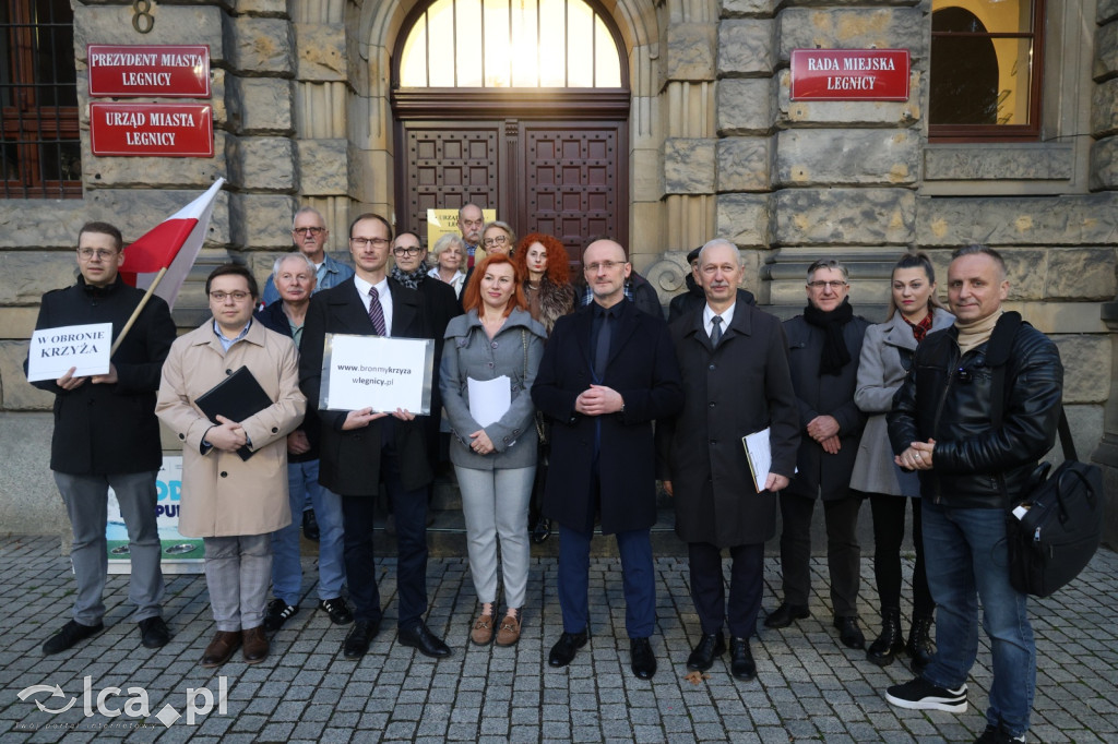 Burza po zdjęciu krzyża z sali obrad w Legnicy