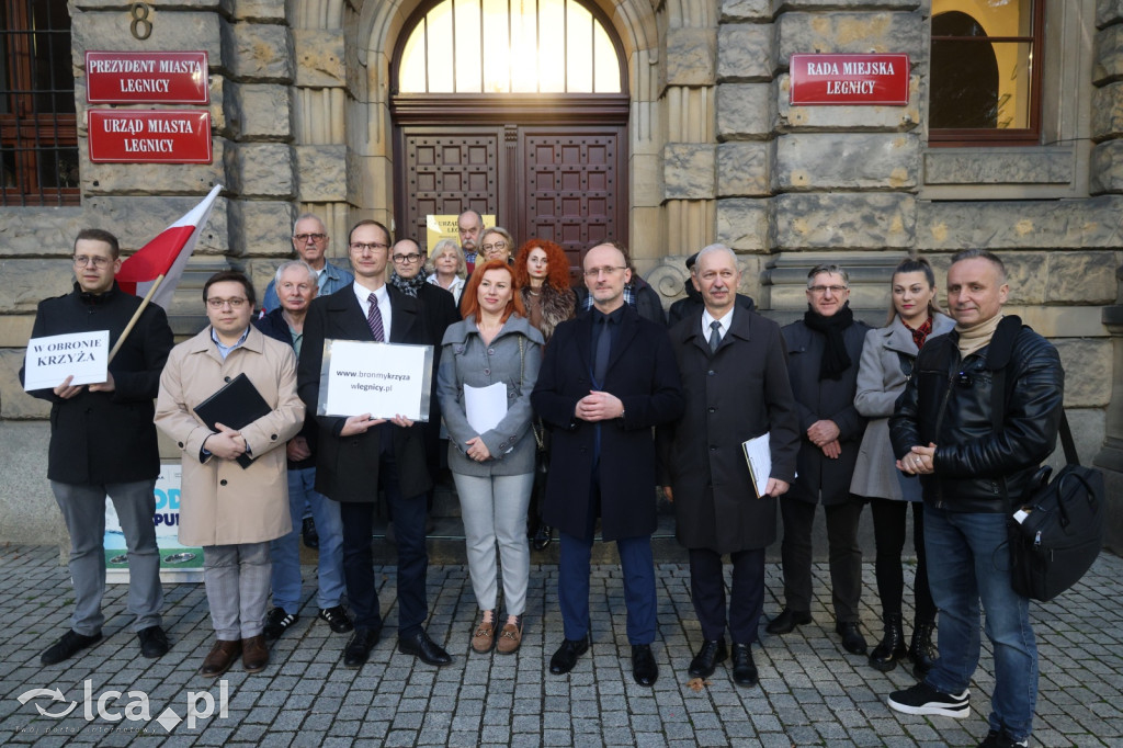 Burza po zdjęciu krzyża z sali obrad w Legnicy