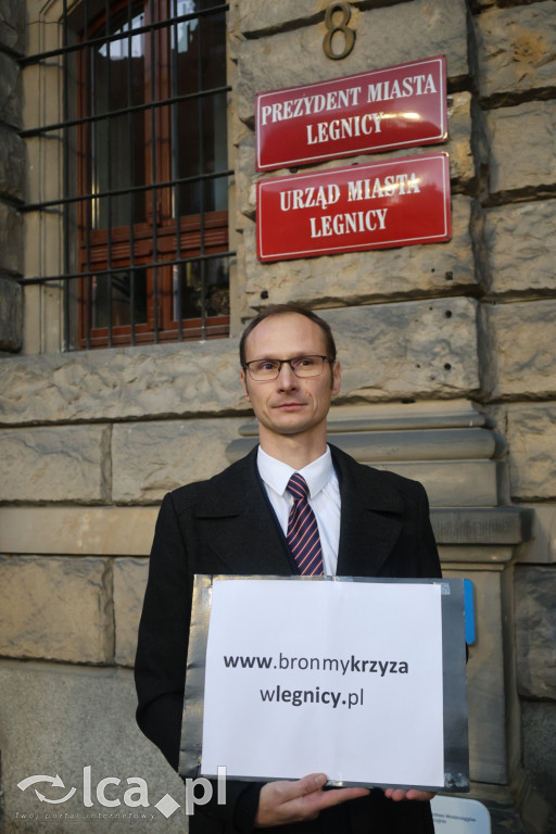 Burza po zdjęciu krzyża z sali obrad w Legnicy