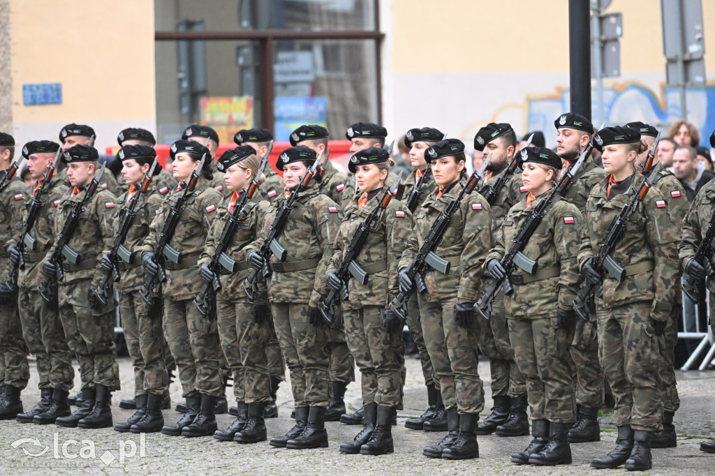 Młodzi w mundurach wypowiedzieli słowa roty