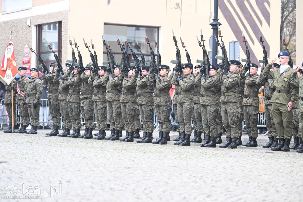 Młodzi w mundurach wypowiedzieli słowa roty