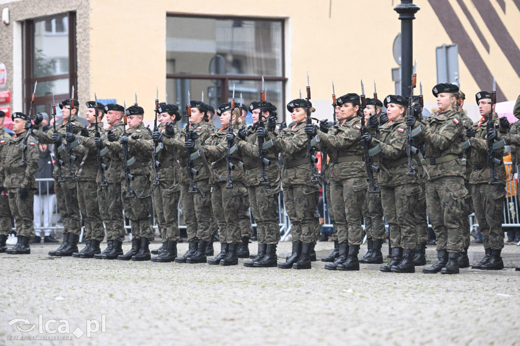 Młodzi w mundurach wypowiedzieli słowa roty