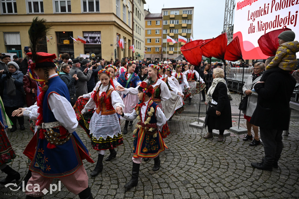 Legnica zatańczyła Poloneza dla Niepodległej