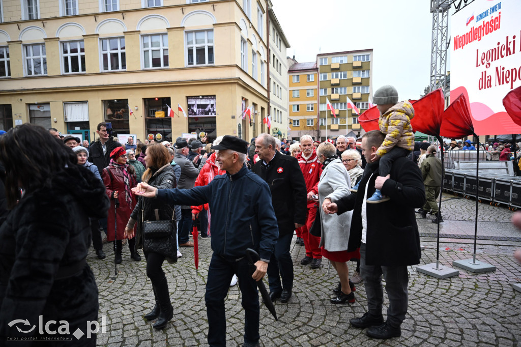 Legnica zatańczyła Poloneza dla Niepodległej