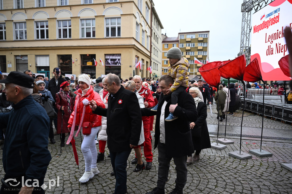 Legnica zatańczyła Poloneza dla Niepodległej