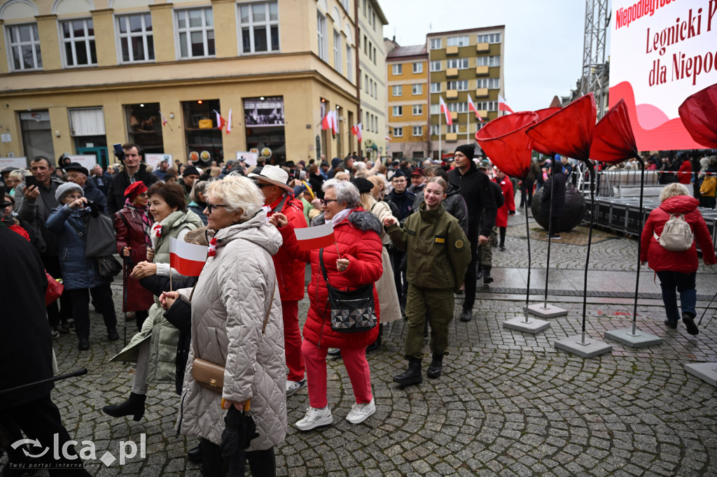 Legnica zatańczyła Poloneza dla Niepodległej