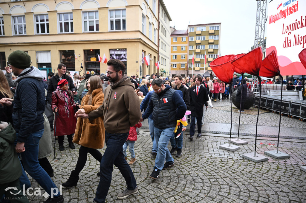 Legnica zatańczyła Poloneza dla Niepodległej