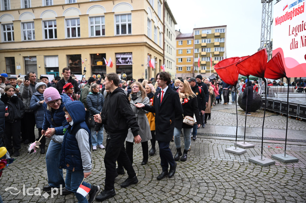 Legnica zatańczyła Poloneza dla Niepodległej