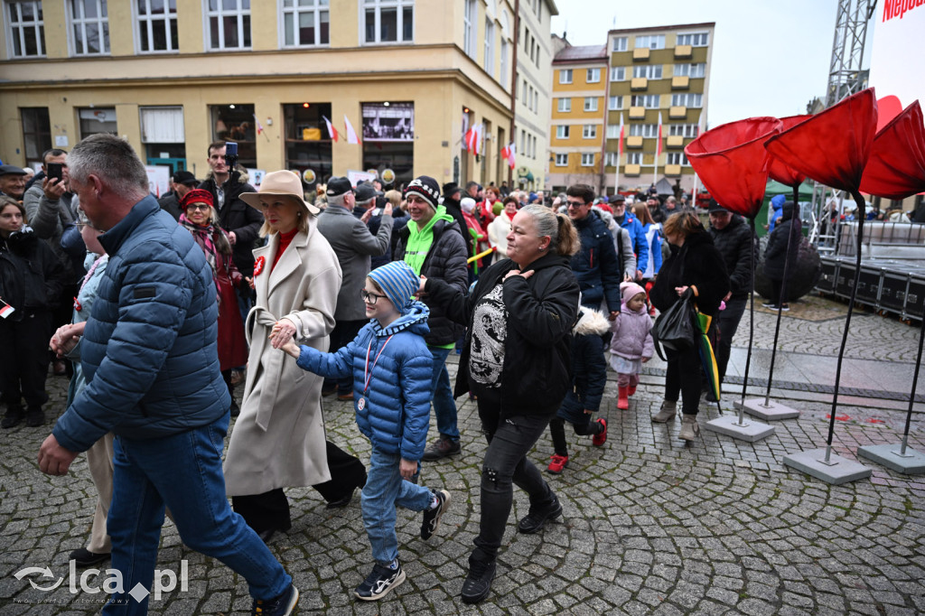 Legnica zatańczyła Poloneza dla Niepodległej