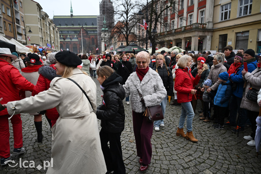 Legnica zatańczyła Poloneza dla Niepodległej
