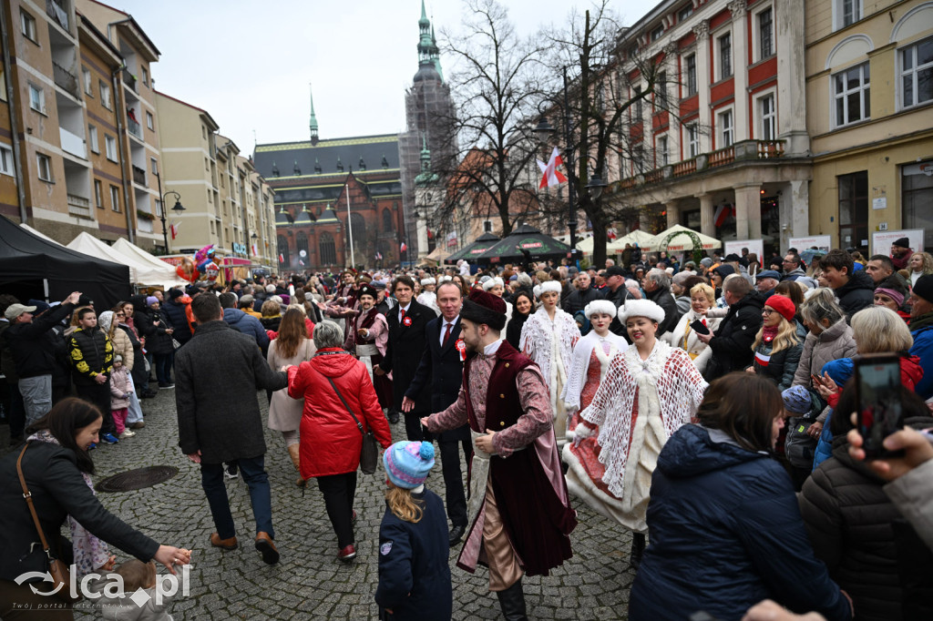Legnica zatańczyła Poloneza dla Niepodległej