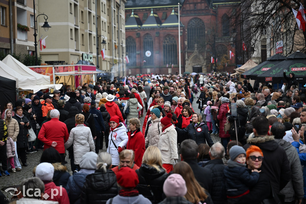 Legnica zatańczyła Poloneza dla Niepodległej