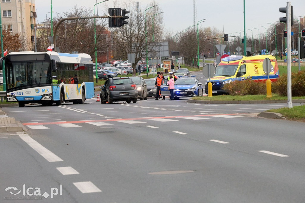 Zderzenie dwóch aut na rondzie Niepodległości