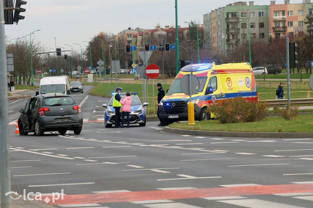 Zderzenie dwóch aut na rondzie Niepodległości