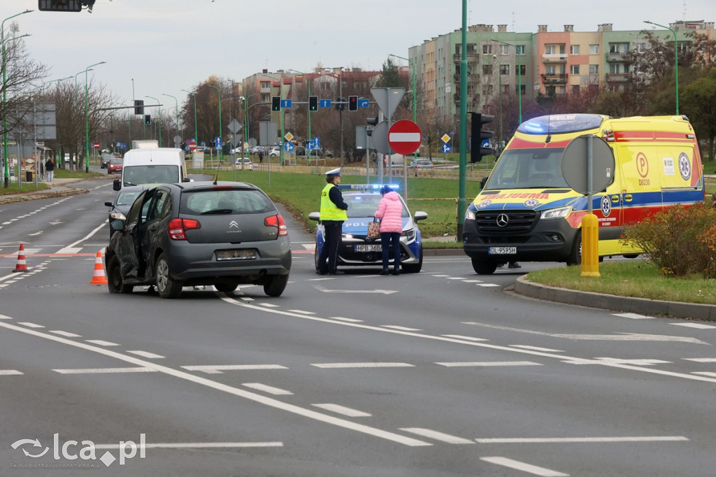 Zderzenie dwóch aut na rondzie Niepodległości