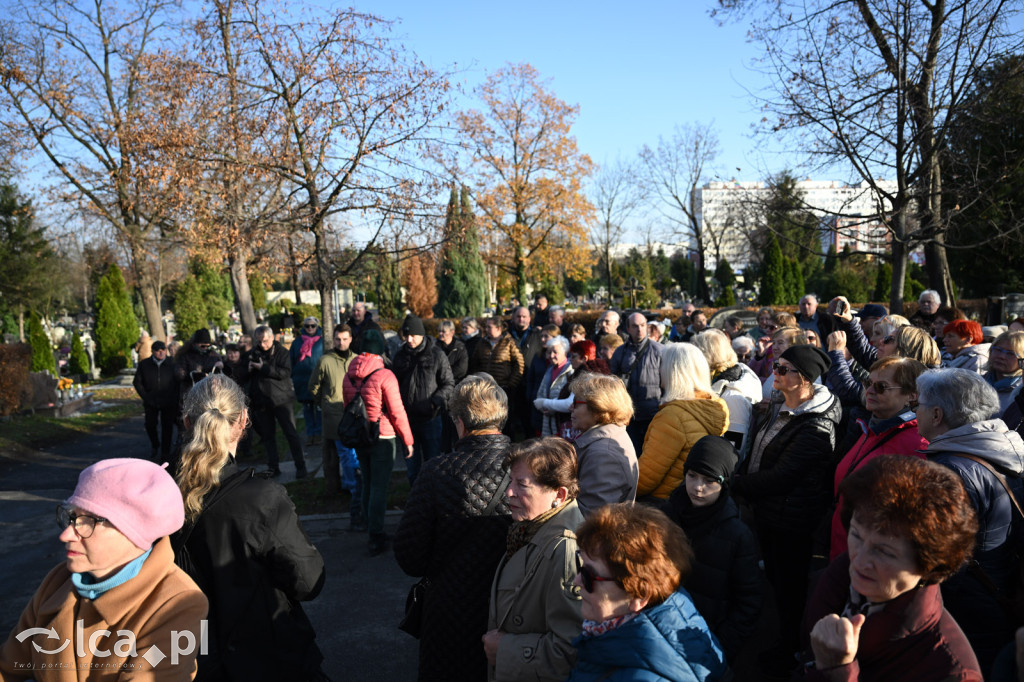 Spacer między ciszą a historią