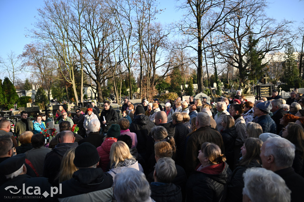 Spacer między ciszą a historią