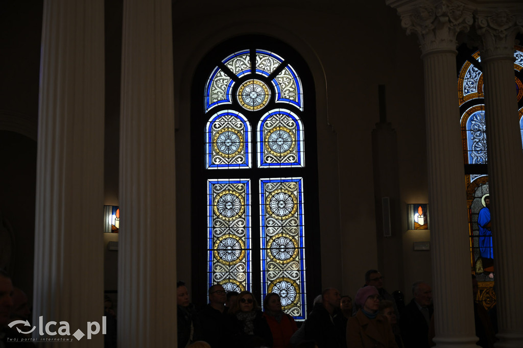 Spacer między ciszą a historią