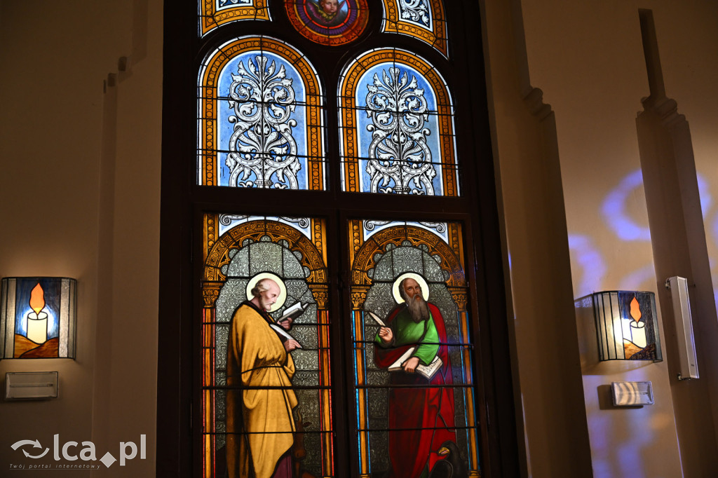 Spacer między ciszą a historią