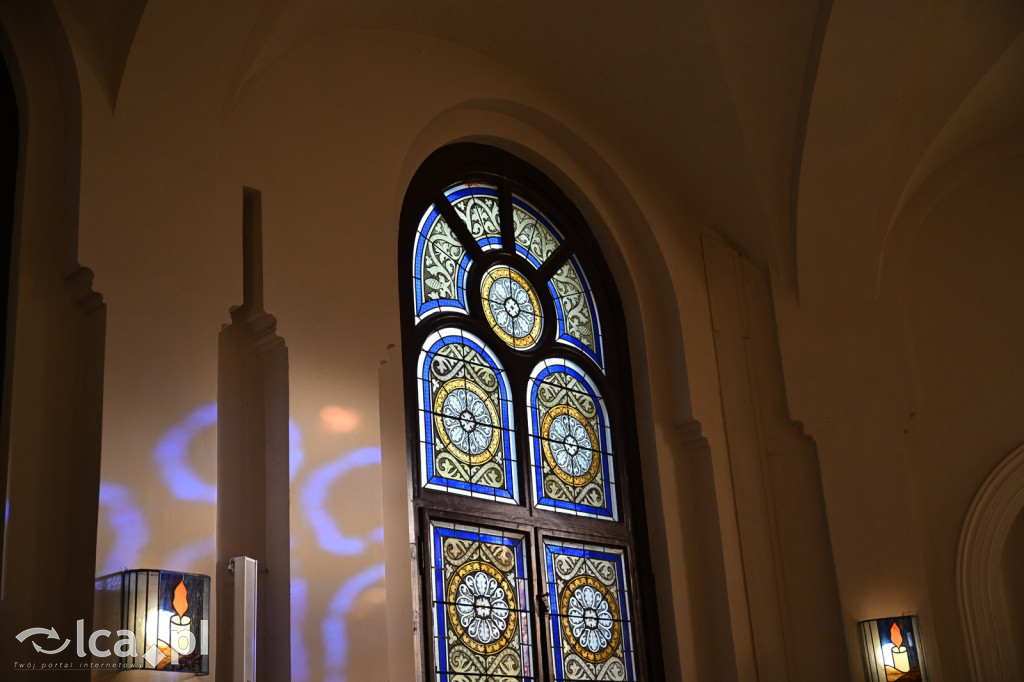 Spacer między ciszą a historią