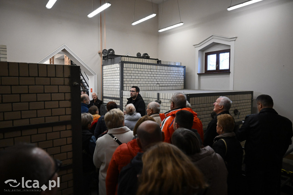 Spacer między ciszą a historią