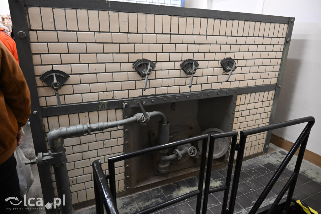 Spacer między ciszą a historią