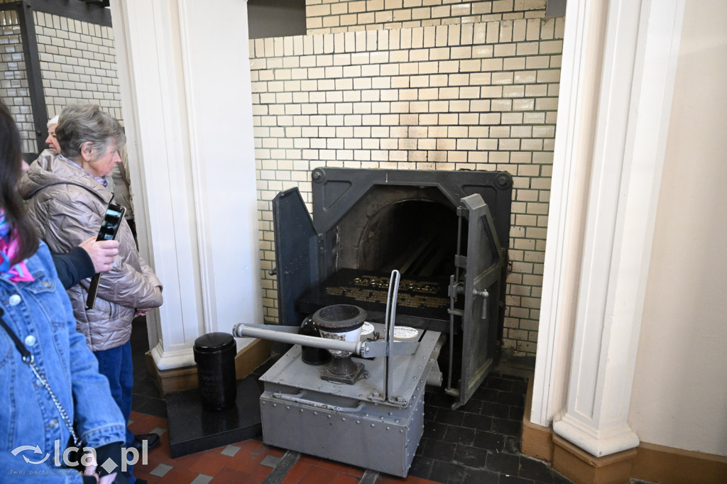 Spacer między ciszą a historią