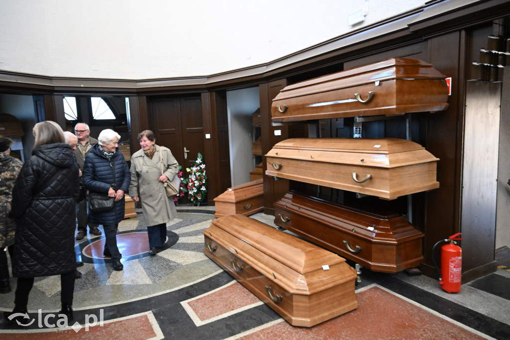 Spacer między ciszą a historią