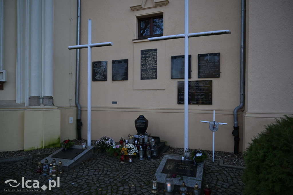 Spacer między ciszą a historią