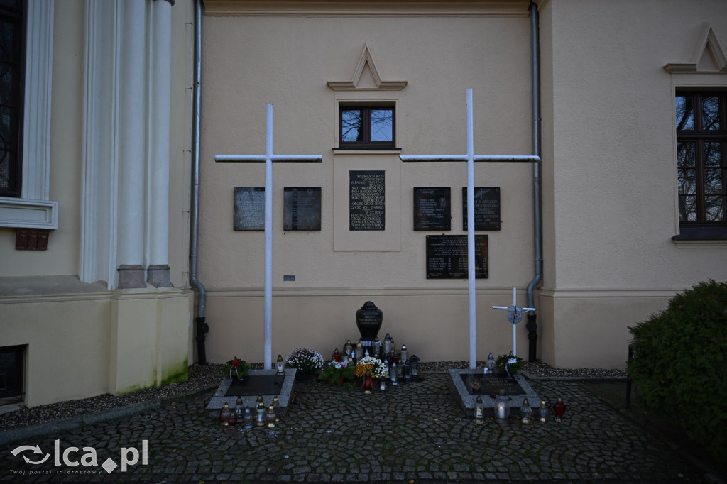 Spacer między ciszą a historią