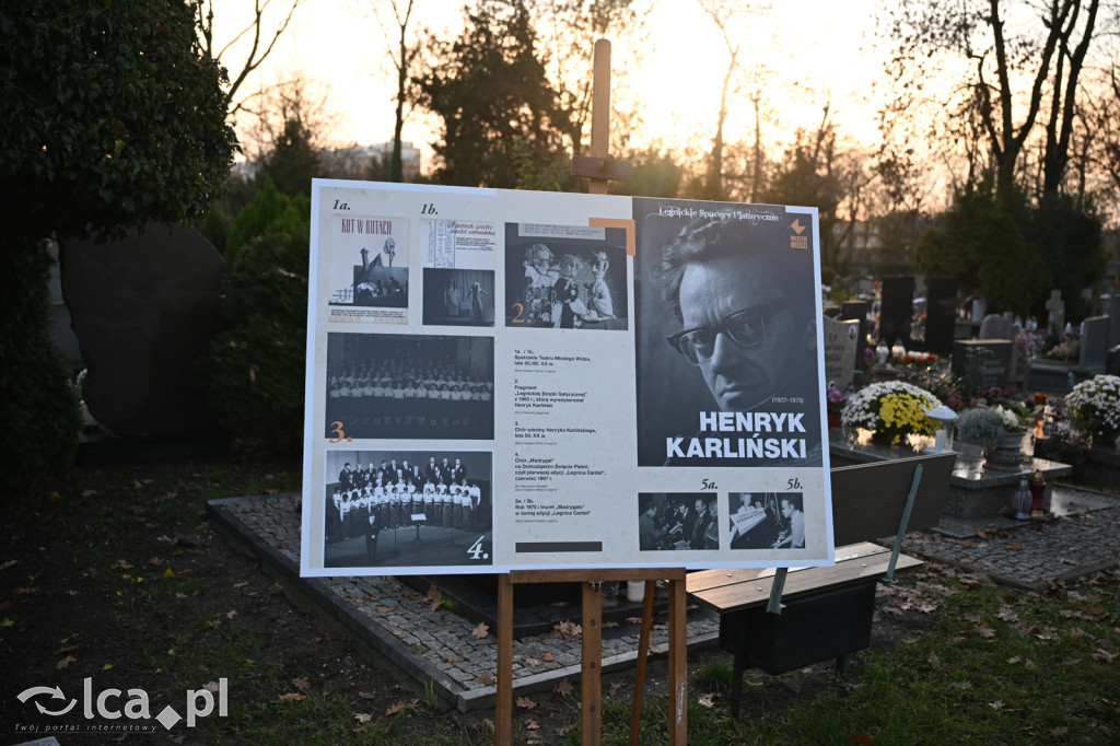 Spacer między ciszą a historią