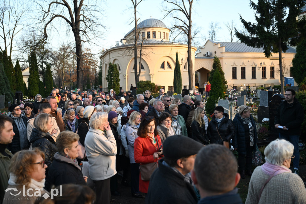 Spacer między ciszą a historią