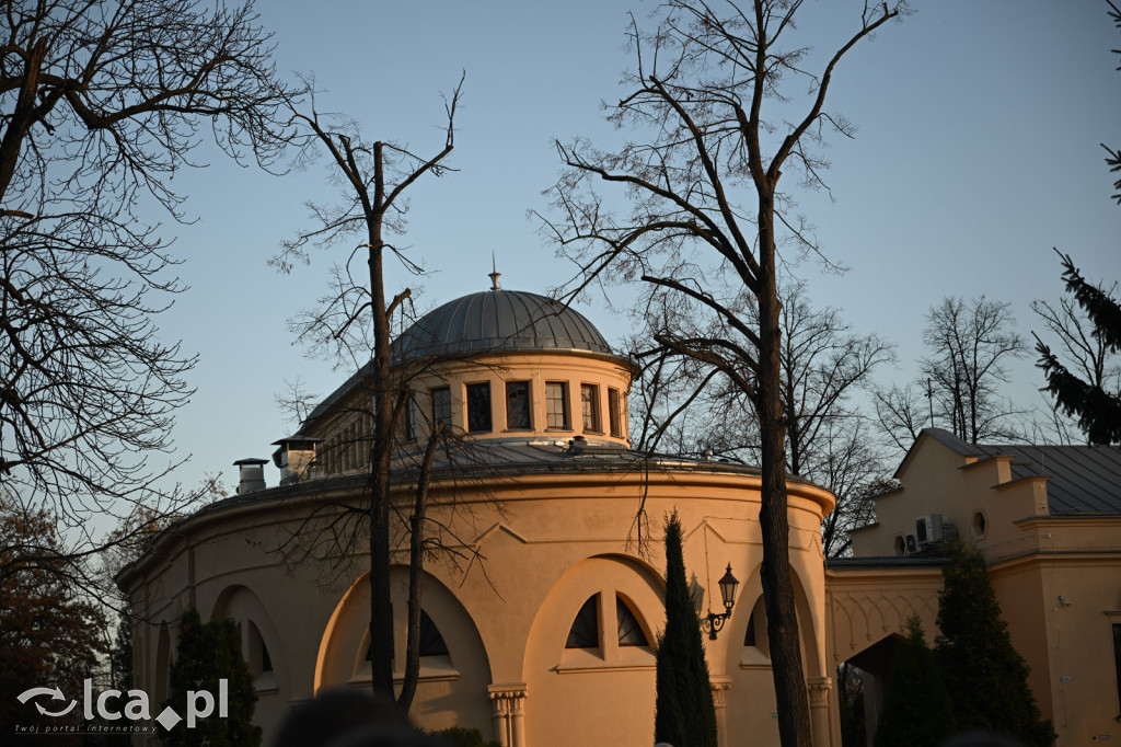 Spacer między ciszą a historią