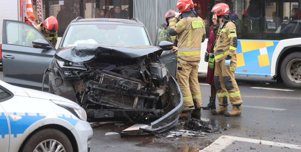Wypadek na skrzyżowaniu z Jaworzyńską