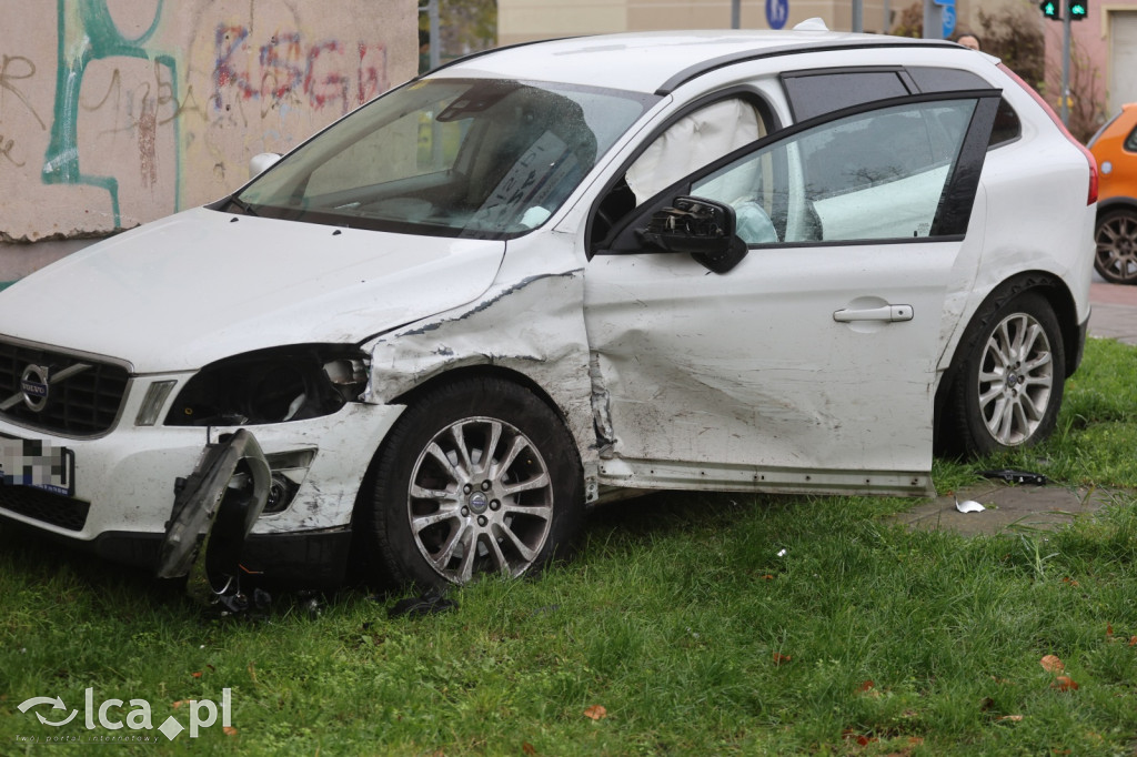 Wypadek na skrzyżowaniu z Jaworzyńską