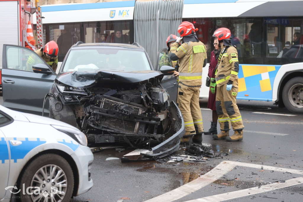 Wypadek na skrzyżowaniu z Jaworzyńską