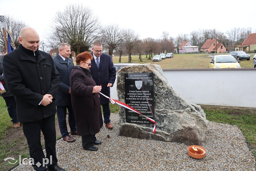 Odsłonięcie tablicy w Szczytnikach nad Kaczawą