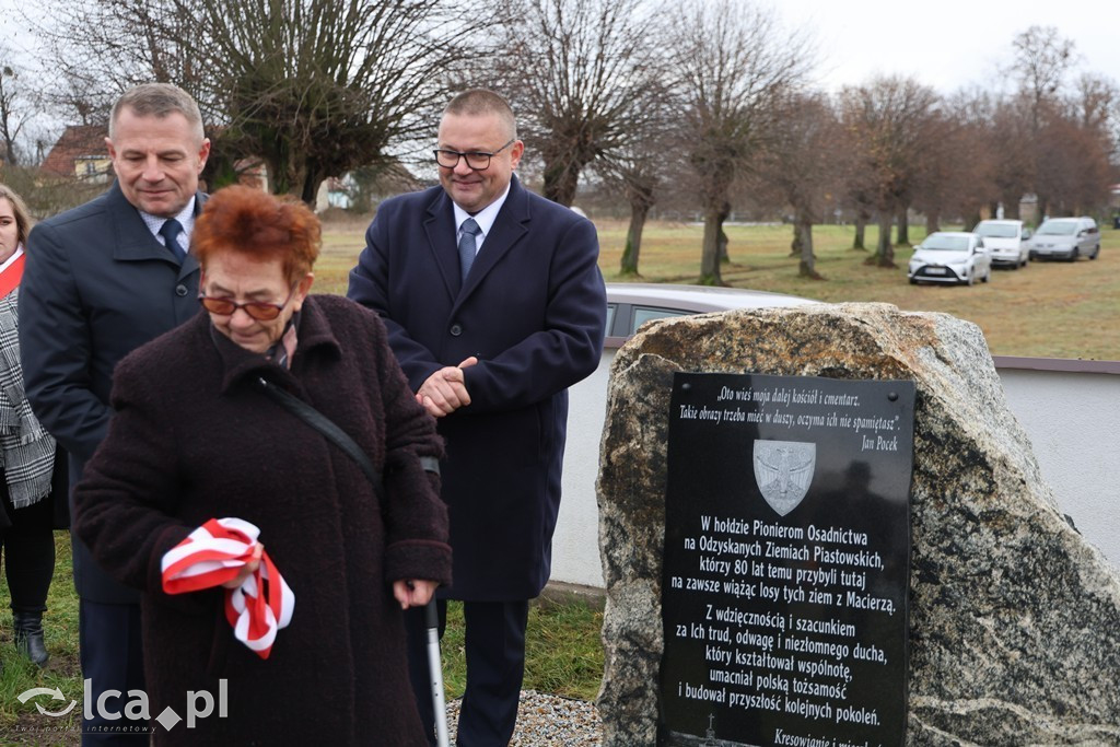 Odsłonięcie tablicy w Szczytnikach nad Kaczawą