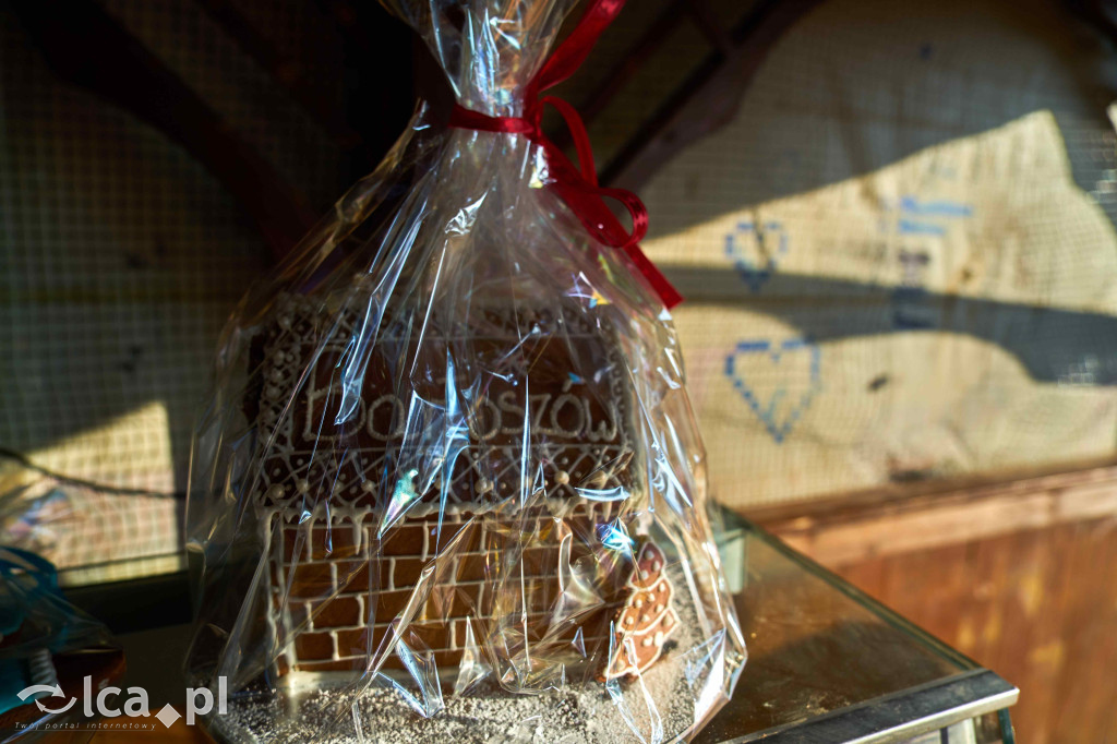 Tłumy na targowisku w Bartoszowie