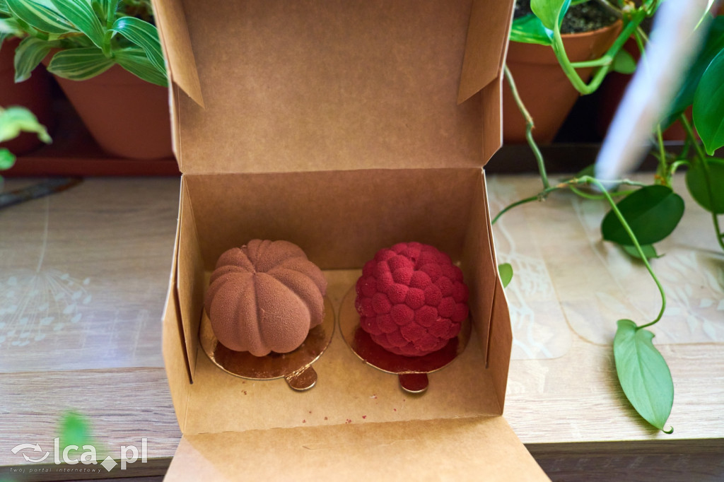 Tłumy na targowisku w Bartoszowie