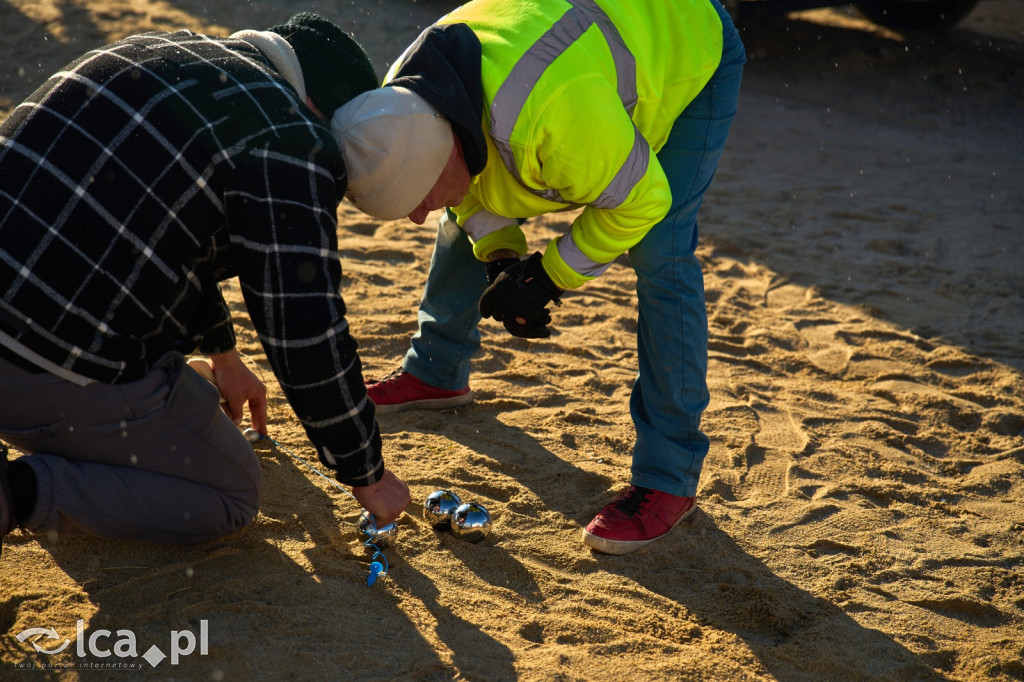 Tłumy na targowisku w Bartoszowie