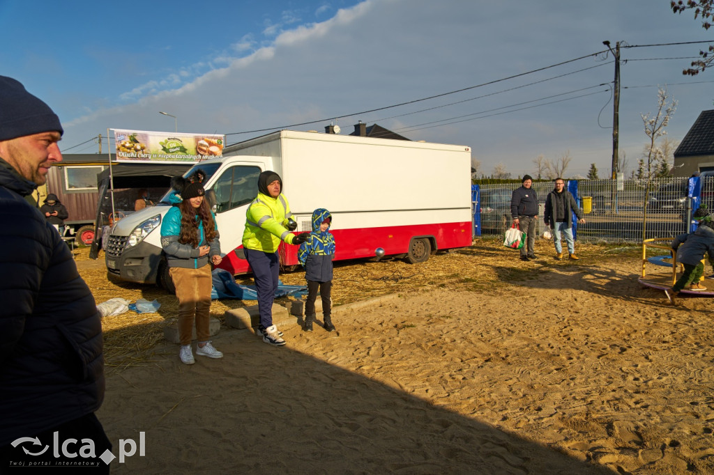 Tłumy na targowisku w Bartoszowie