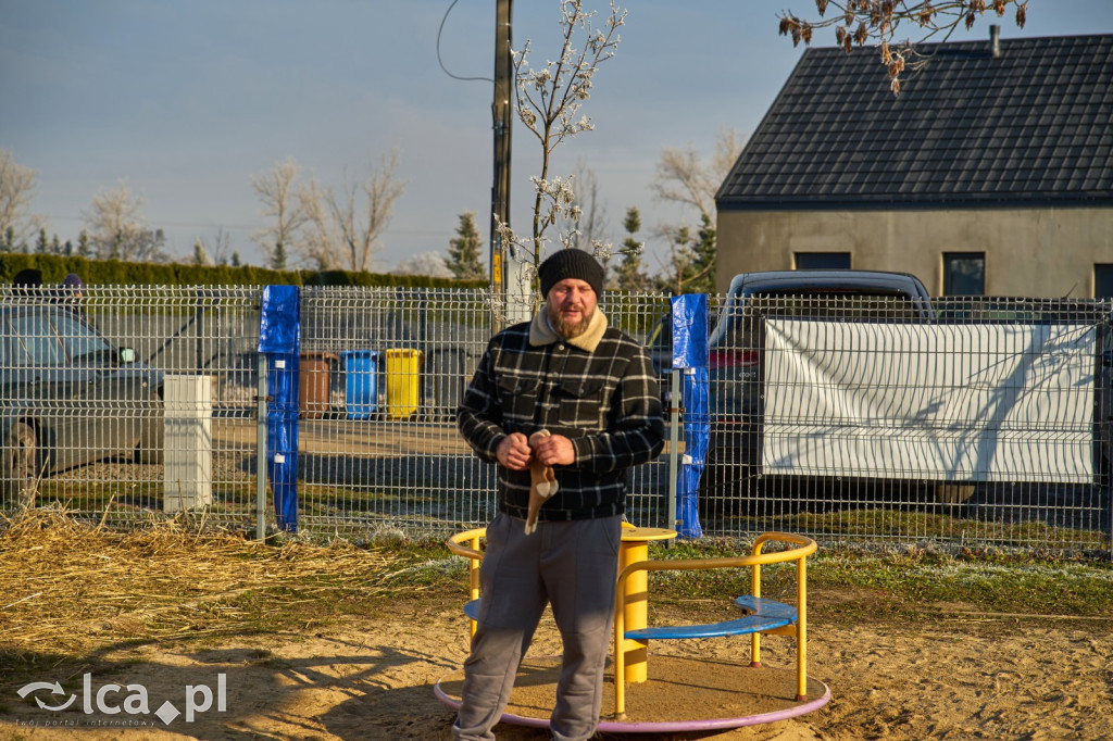 Tłumy na targowisku w Bartoszowie