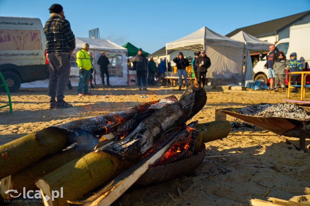 Tłumy na targowisku w Bartoszowie