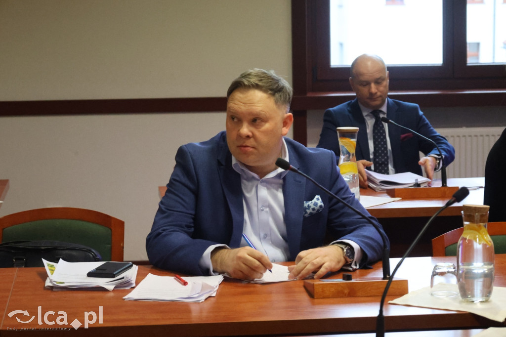 Symboliczne gesty podczas sesji rady miejskiej