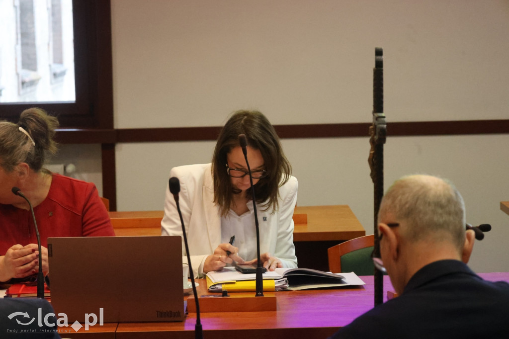 Symboliczne gesty podczas sesji rady miejskiej